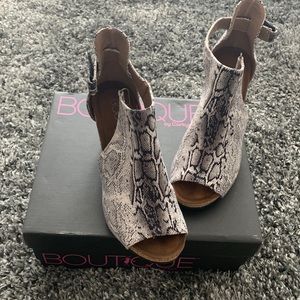 BRAND NEW! Sunburst Wedge